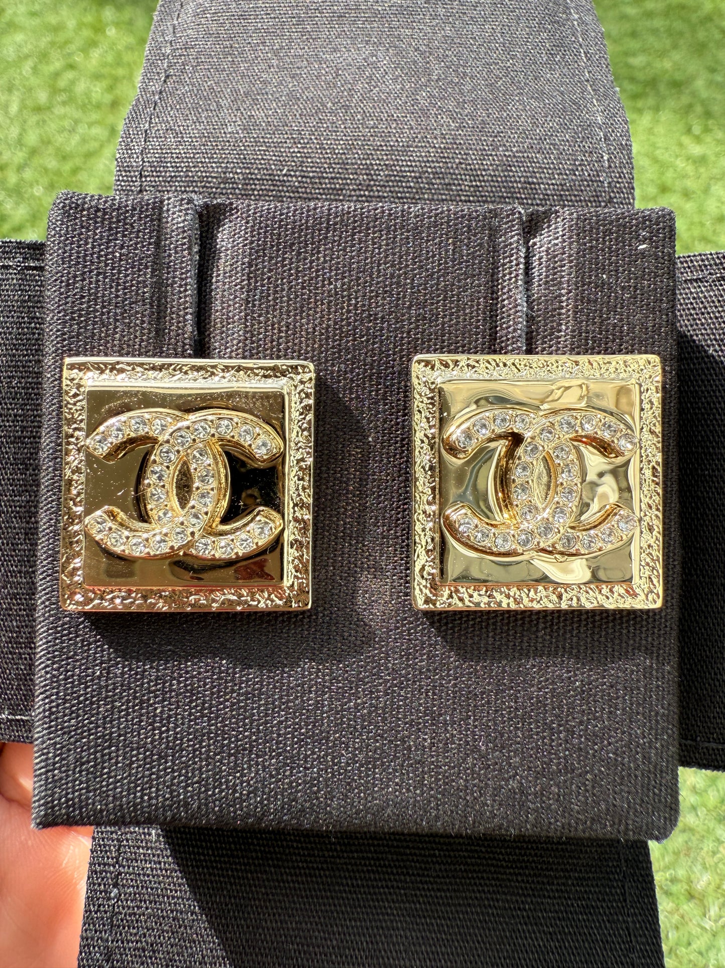 2023P CHANEL RUNWAY SQUARE GOLD TONE CC LOGO WHITE CRYSTALS EARRINGS STUDS STUD