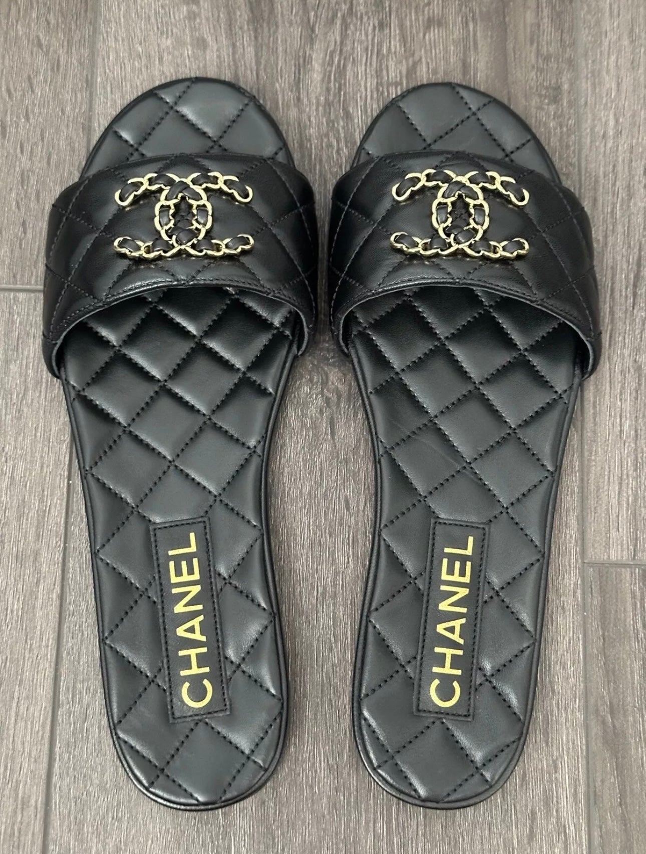 2023 CHANEL CC LOGO BLACK QUILTED LEATHER FLAT SHOES SLIDES MULES SANDALS