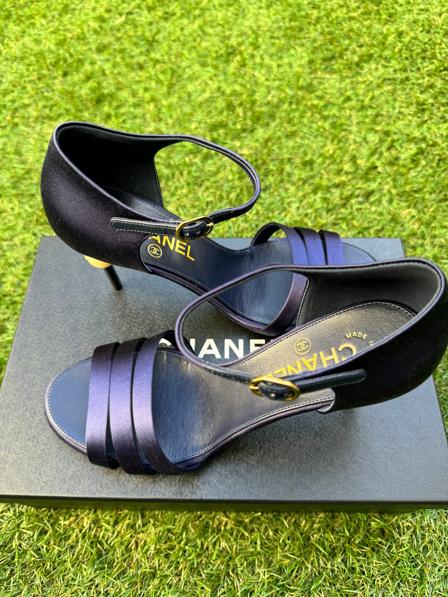 CHANEL BLUE PURPLE SATIN & LEATHER PEARL CC LOGO HEELS SANDALS SHOES STRAPPY