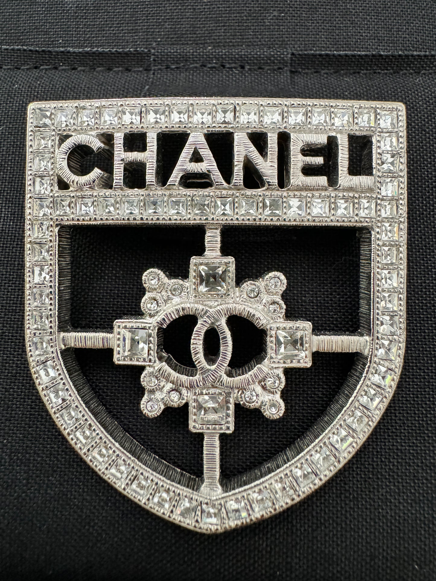 CHANEL 2015 B15 LARGE CLASSIC CREST SHIELD ARMOR BADGE BROOCH SILVER CRYSTALS PIN