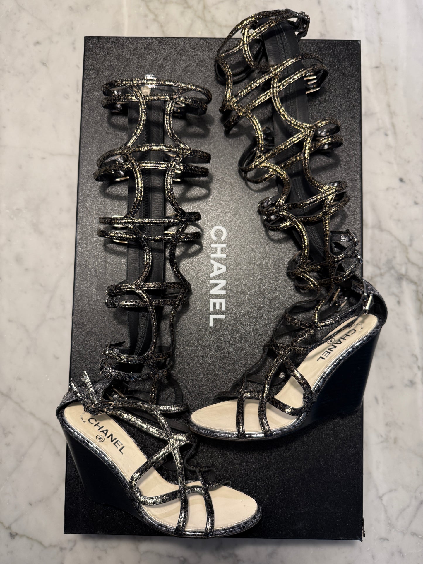 Chanel 10P Metallic Lambskin Gladiator Caged Wedge Strap Sandals Argent Black Snakeskin Shoes