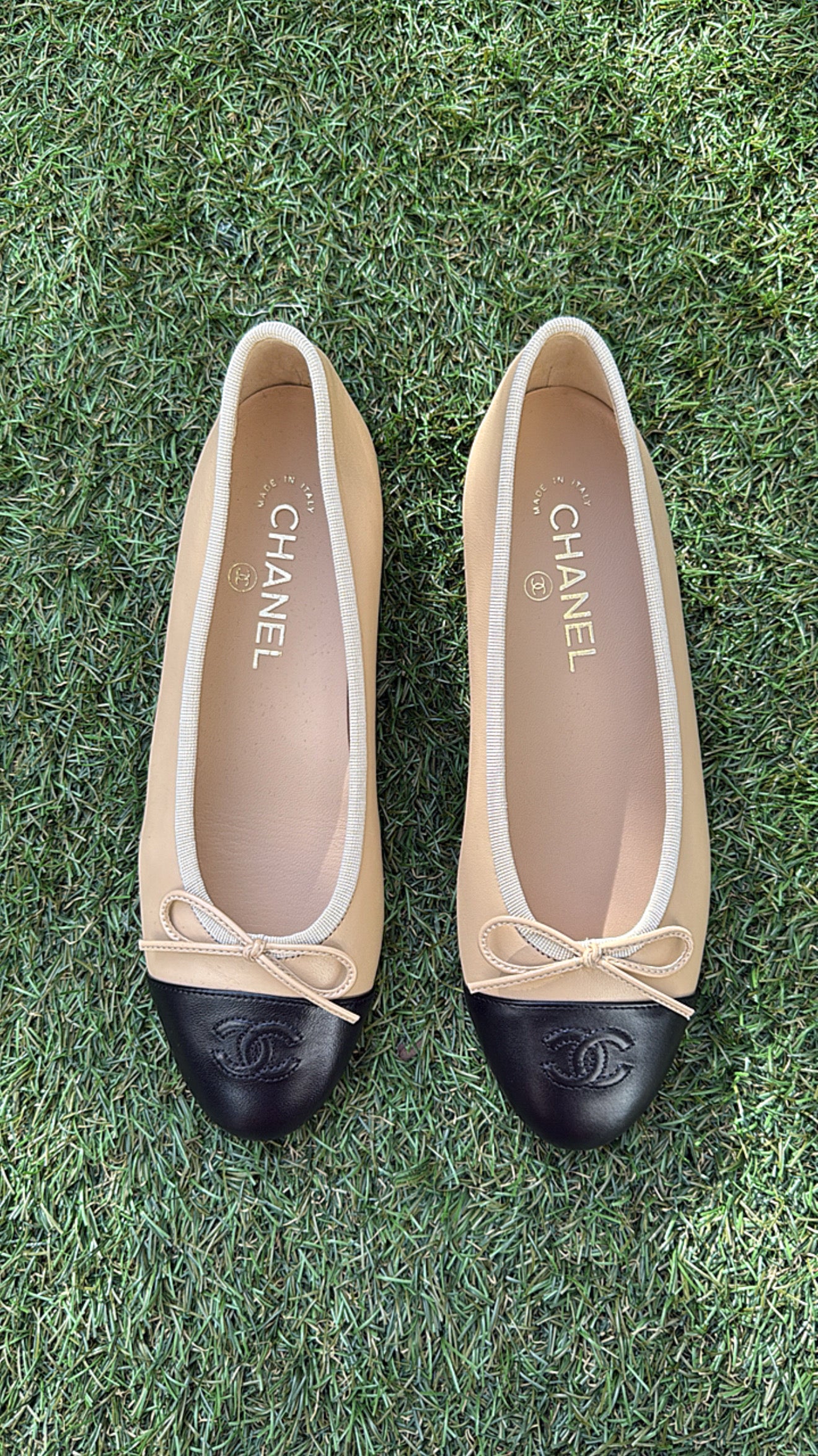 CHANEL CC LOGO BEIGE & BLACK LEATHER BALLET BALLERINA FLATS SHOES CLASSIC