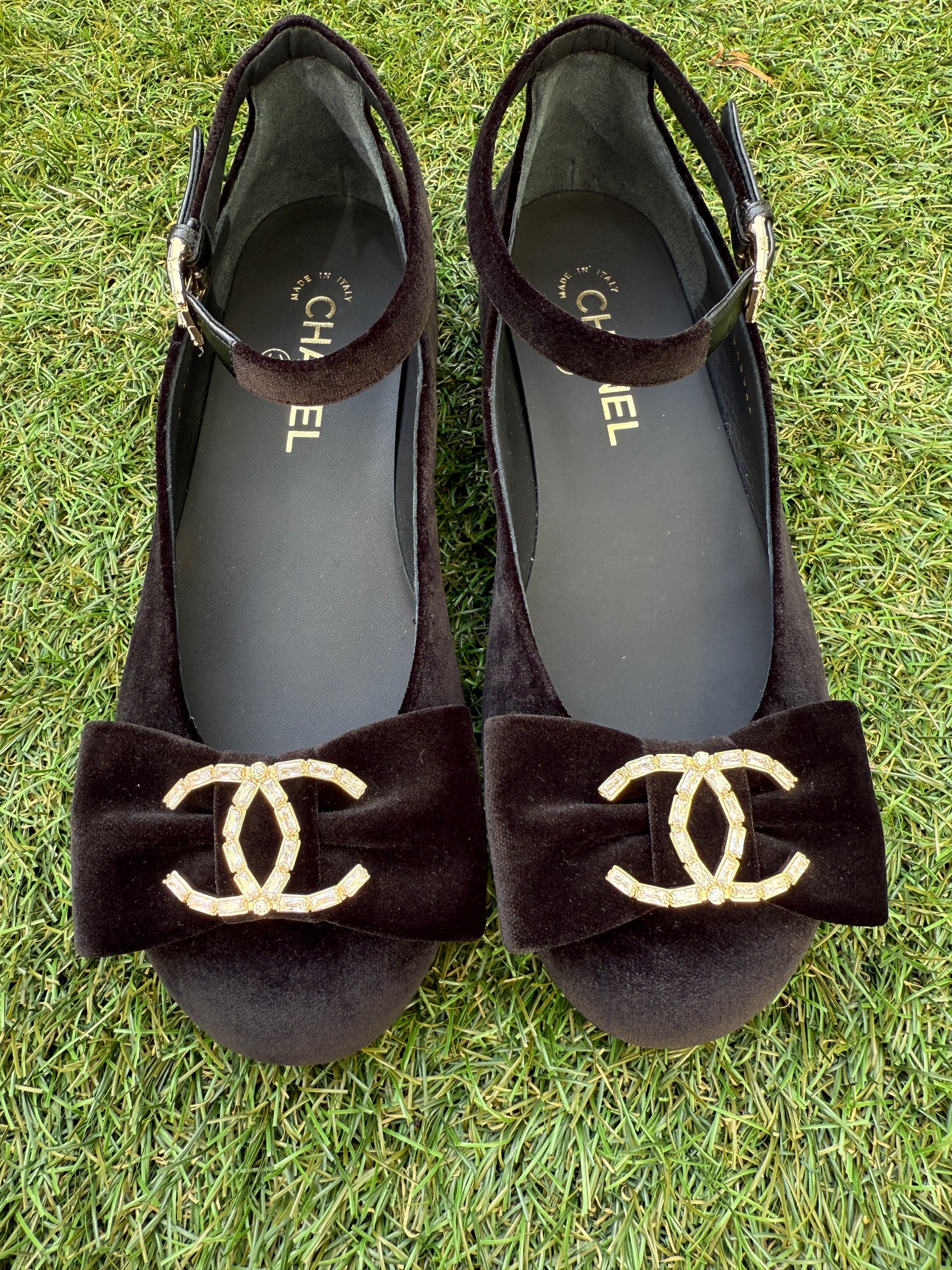 CHANEL GOLD CC LOGO BLACK VELVET BOW WITH CRYSTALS CC LOGO MARY JANE BALLET FLATS