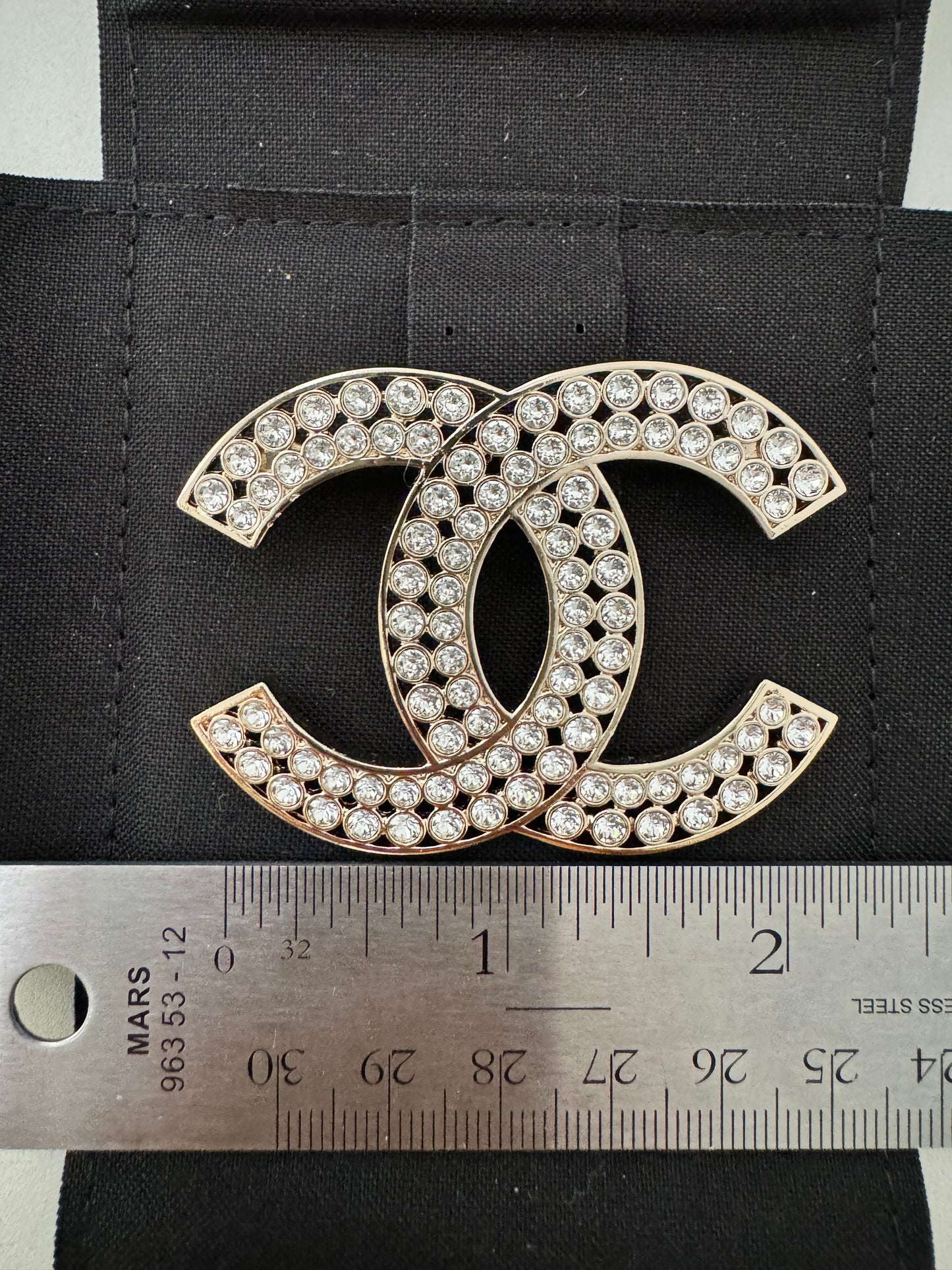 CHANEL 23S CLASSIC GOLD TONE LARGE BIG CC LOGO CRYSTALS CRYSTAL BROOCH PIN