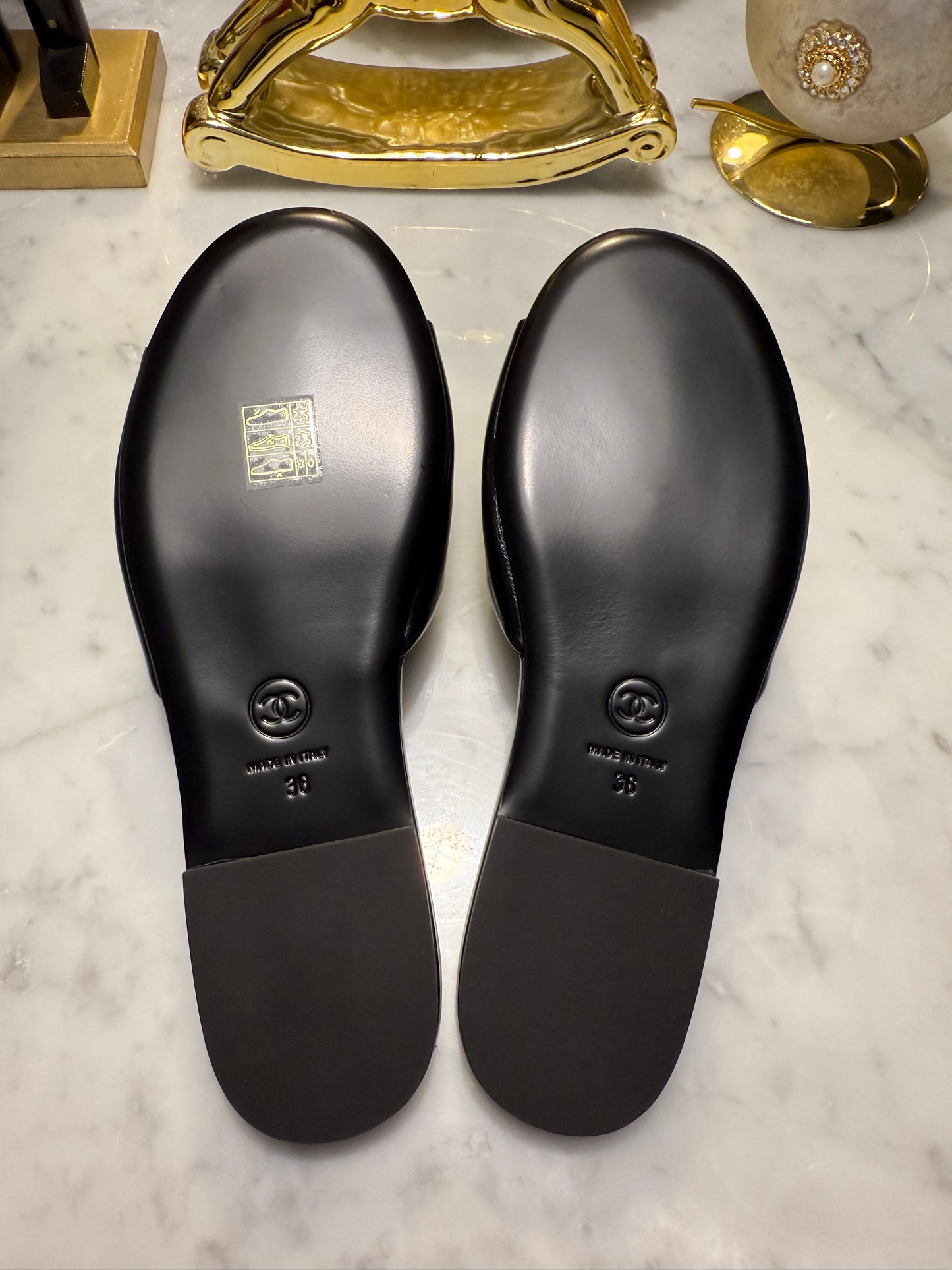 2024 CHANEL CC LOGO BLACK LEATHER CC CRYSTAL CHAIN LOGO FLAT SHOES SLIDES MULES SANDALS