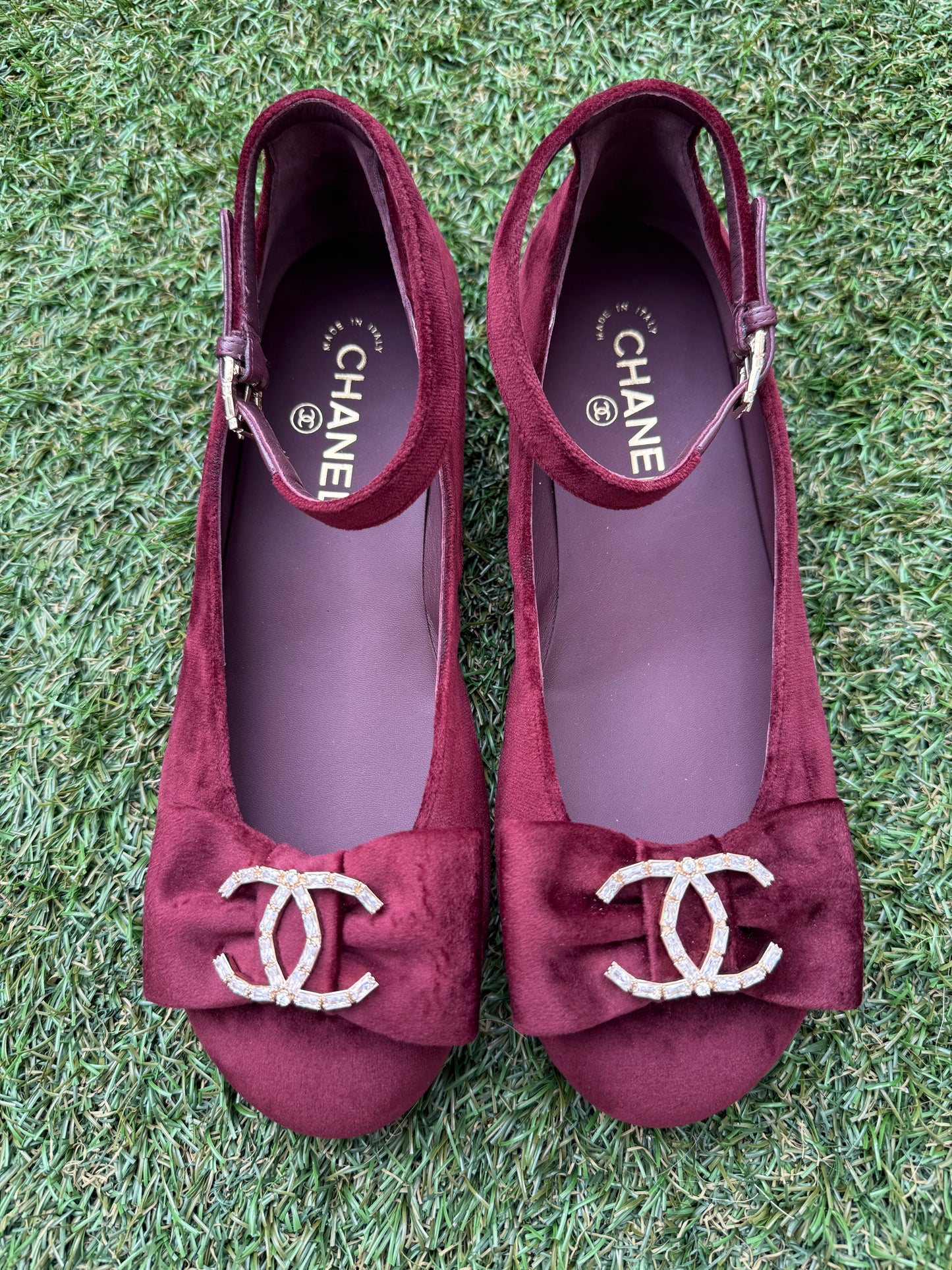 2024 CHANEL GOLD CC LOGO BURGUNDY VELVET BOW WITH CRYSTALS BALLET FLATS 40