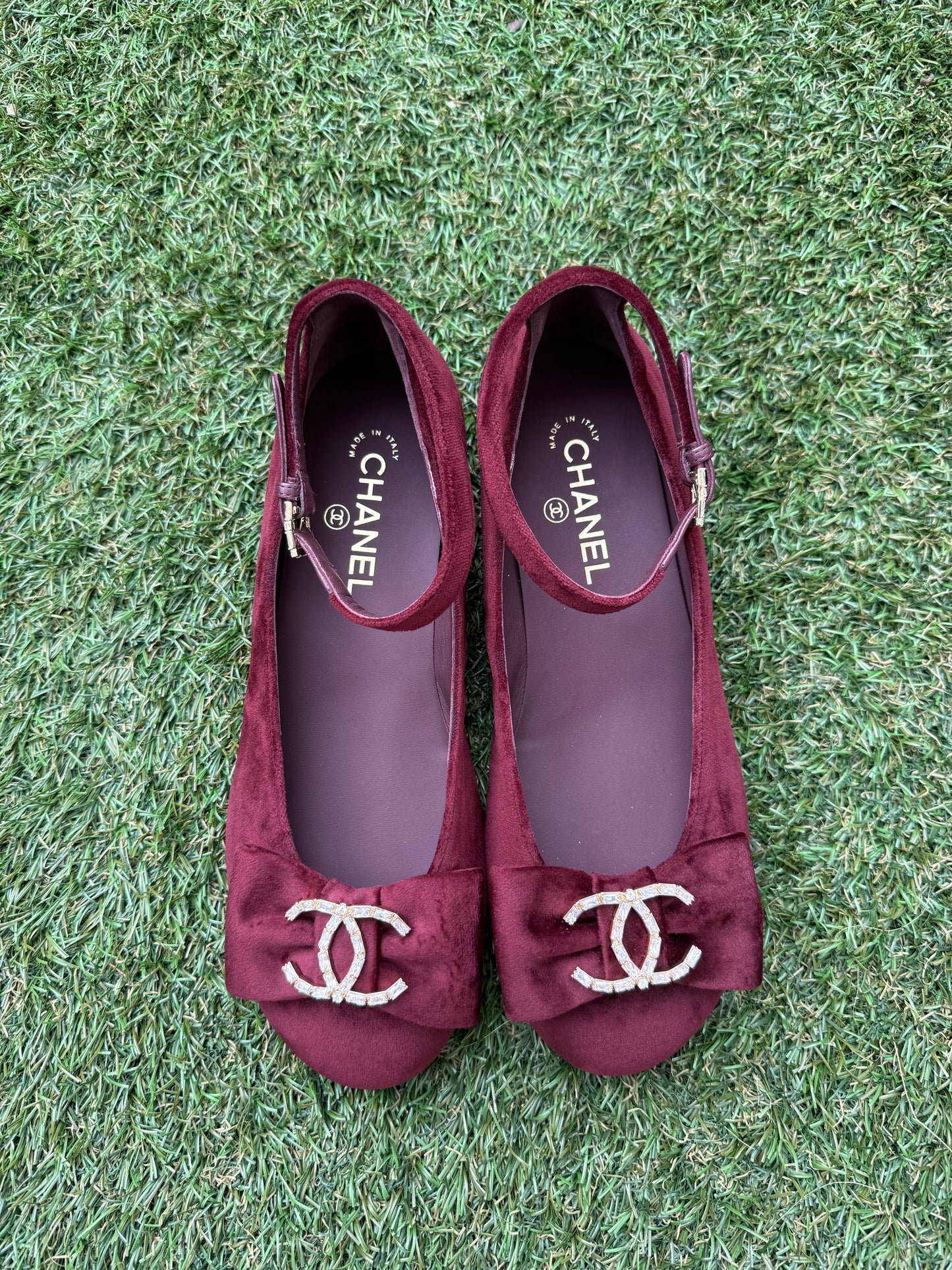 2024 CHANEL GOLD CC LOGO BURGUNDY VELVET BOW WITH CRYSTALS BALLET FLATS 40