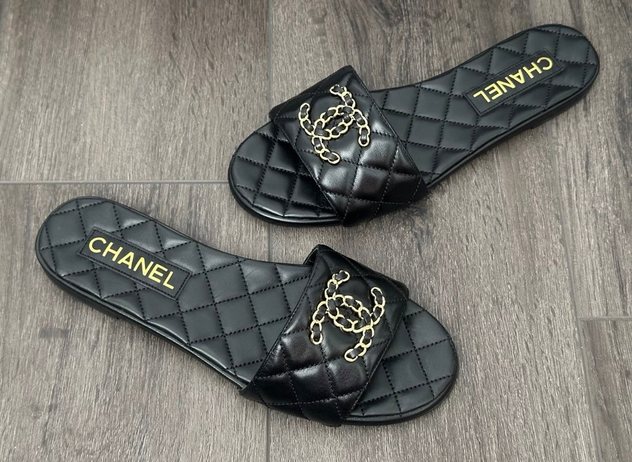 2023 CHANEL CC LOGO BLACK QUILTED LEATHER FLAT SHOES SLIDES MULES SANDALS