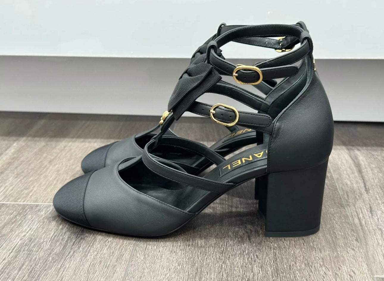 2024P CHANEL BLACK FABRIC CAPTOE CAMELLIA BOW T-STRAP MARY JANES PUMPS SHOES
