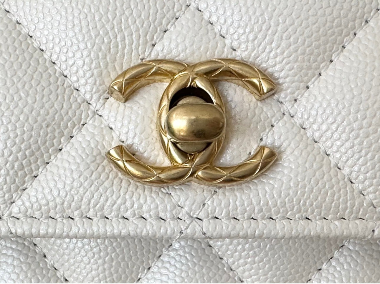 CHANEL WHITE IRIDESCENT CAVIAR LEATHER WOC WALLET ON CHAIN CROSSBODY BAG GHW