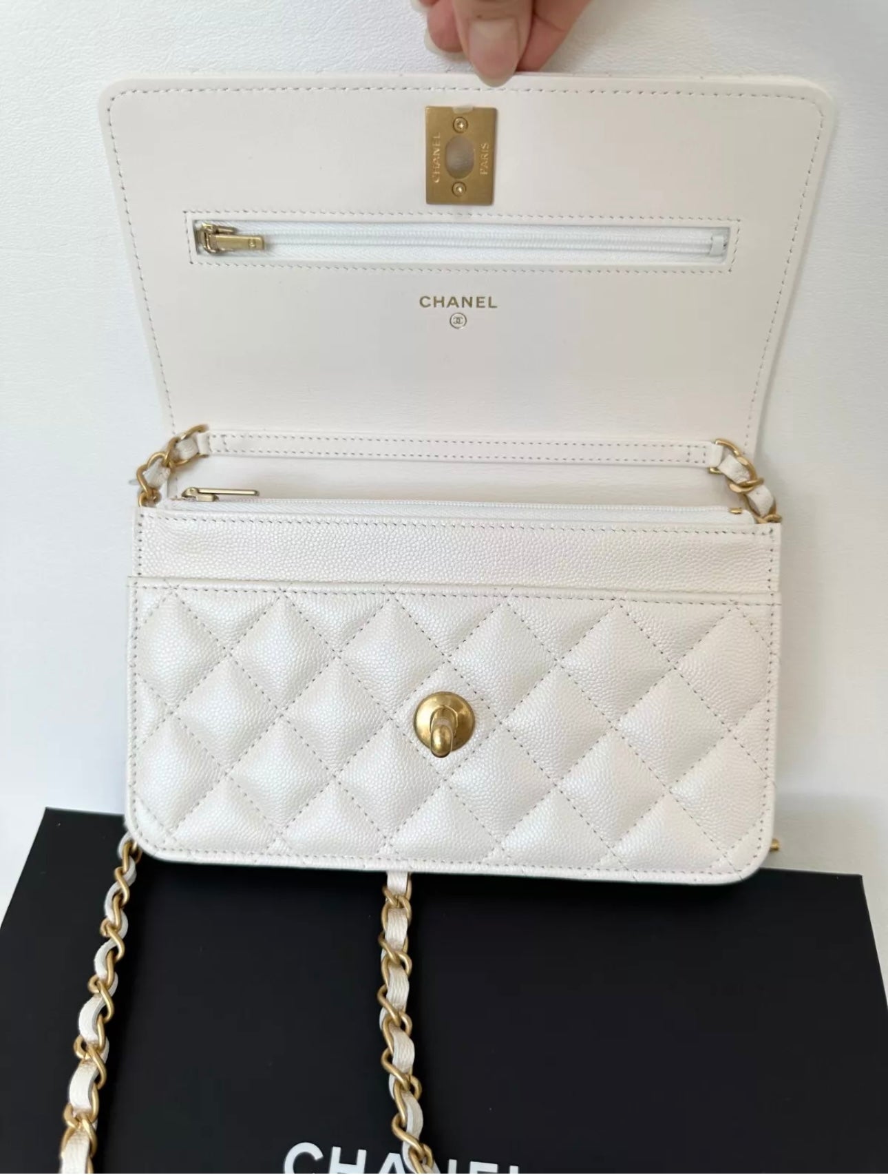 CHANEL WHITE IRIDESCENT CAVIAR LEATHER WOC WALLET ON CHAIN CROSSBODY BAG GHW