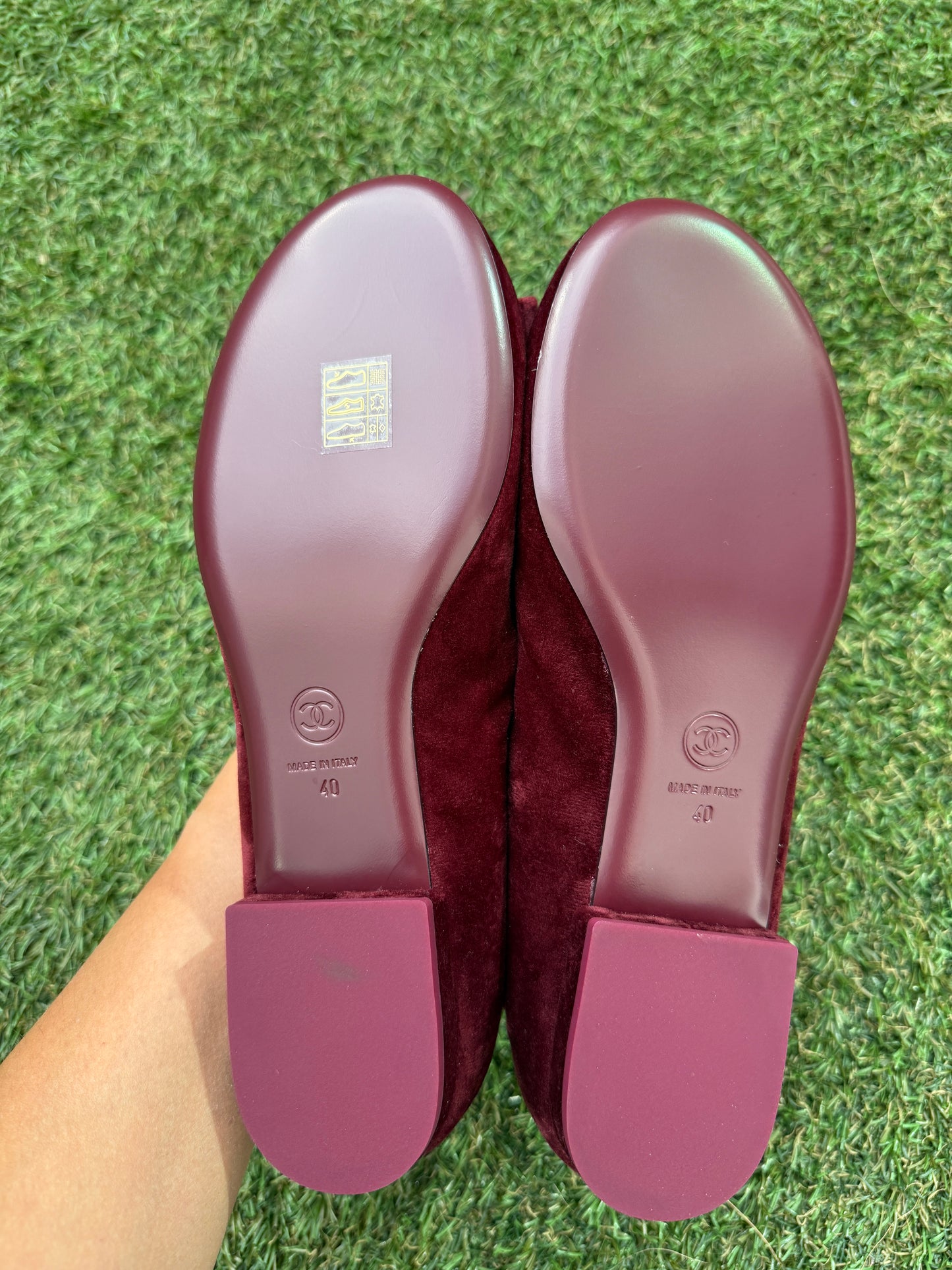 2024 CHANEL GOLD CC LOGO BURGUNDY VELVET BOW WITH CRYSTALS BALLET FLATS 40