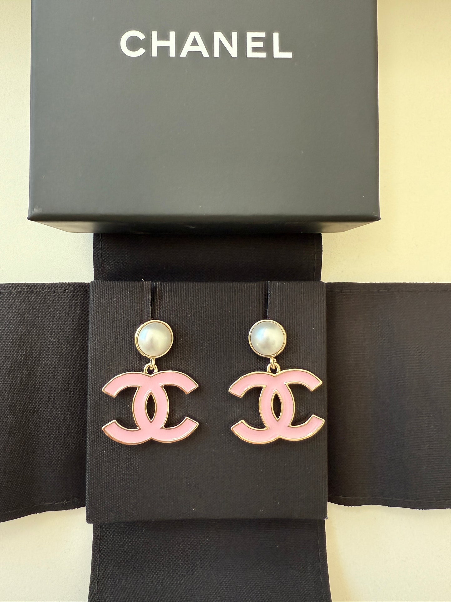 Chanel 25P CC Logo Pink Metal Resin Gold Tone Stud White Pearl Pendant Earrings