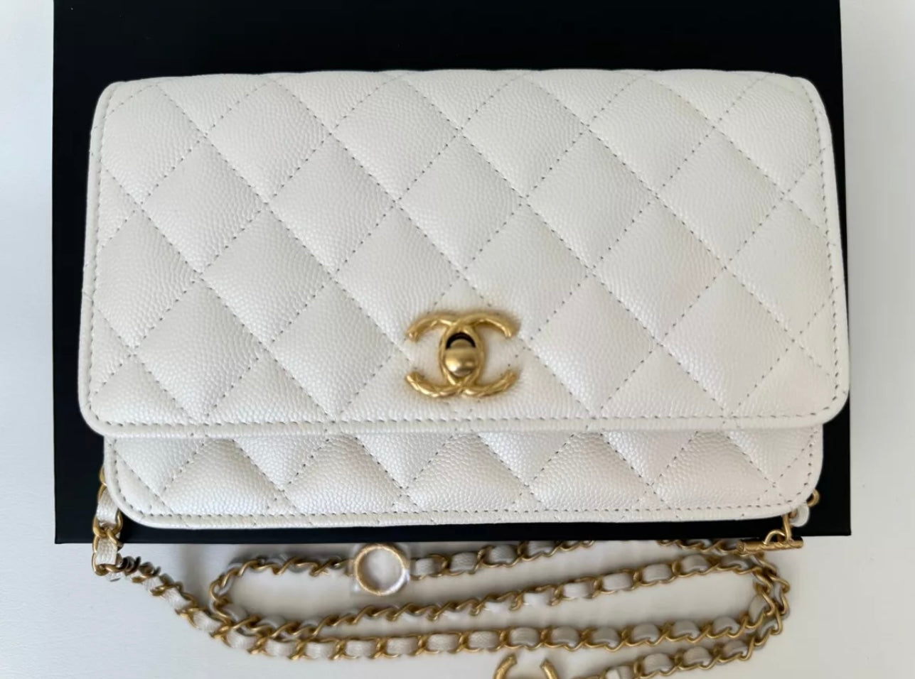 CHANEL WHITE IRIDESCENT CAVIAR LEATHER WOC WALLET ON CHAIN CROSSBODY BAG GHW