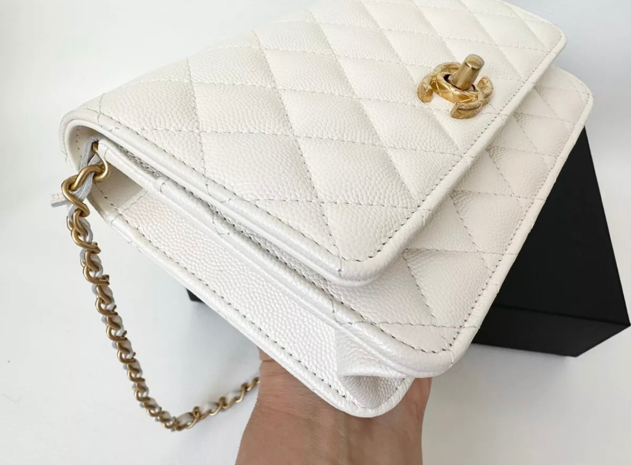 CHANEL WHITE IRIDESCENT CAVIAR LEATHER WOC WALLET ON CHAIN CROSSBODY BAG GHW