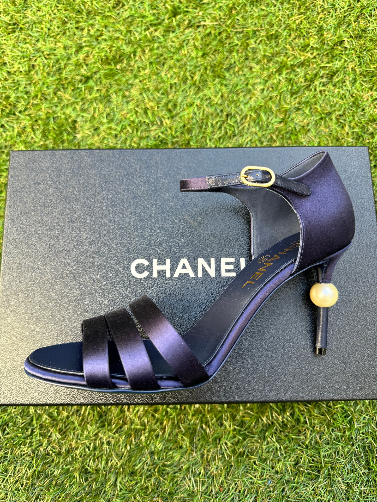 CHANEL BLUE PURPLE SATIN & LEATHER PEARL CC LOGO HEELS SANDALS SHOES STRAPPY