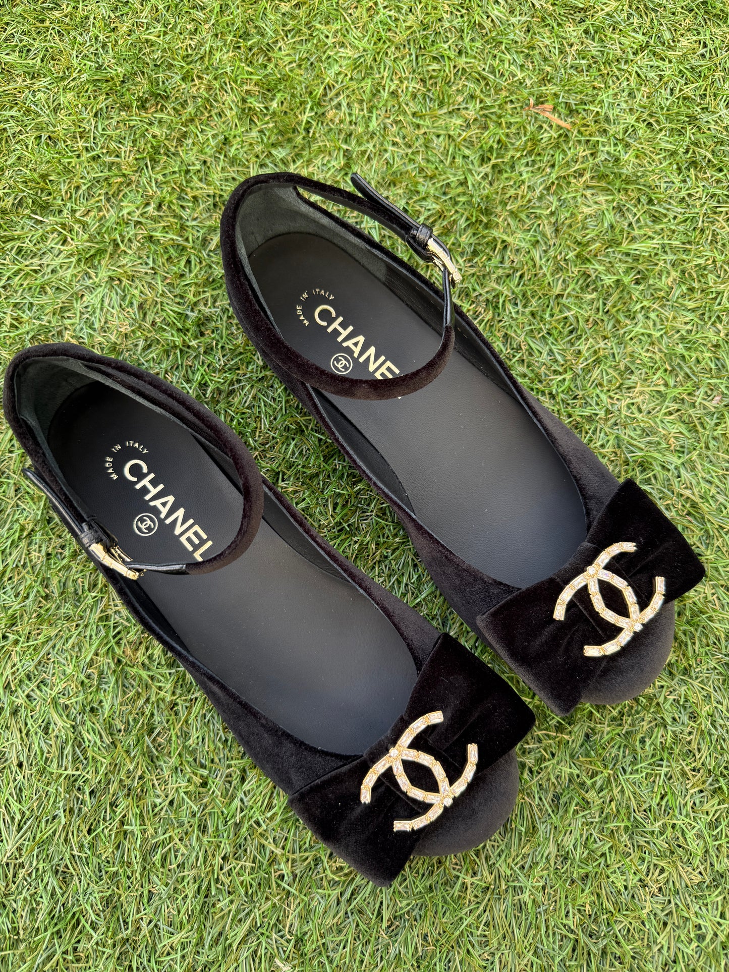 CHANEL GOLD CC LOGO BLACK VELVET BOW WITH CRYSTALS CC LOGO MARY JANE BALLET FLATS