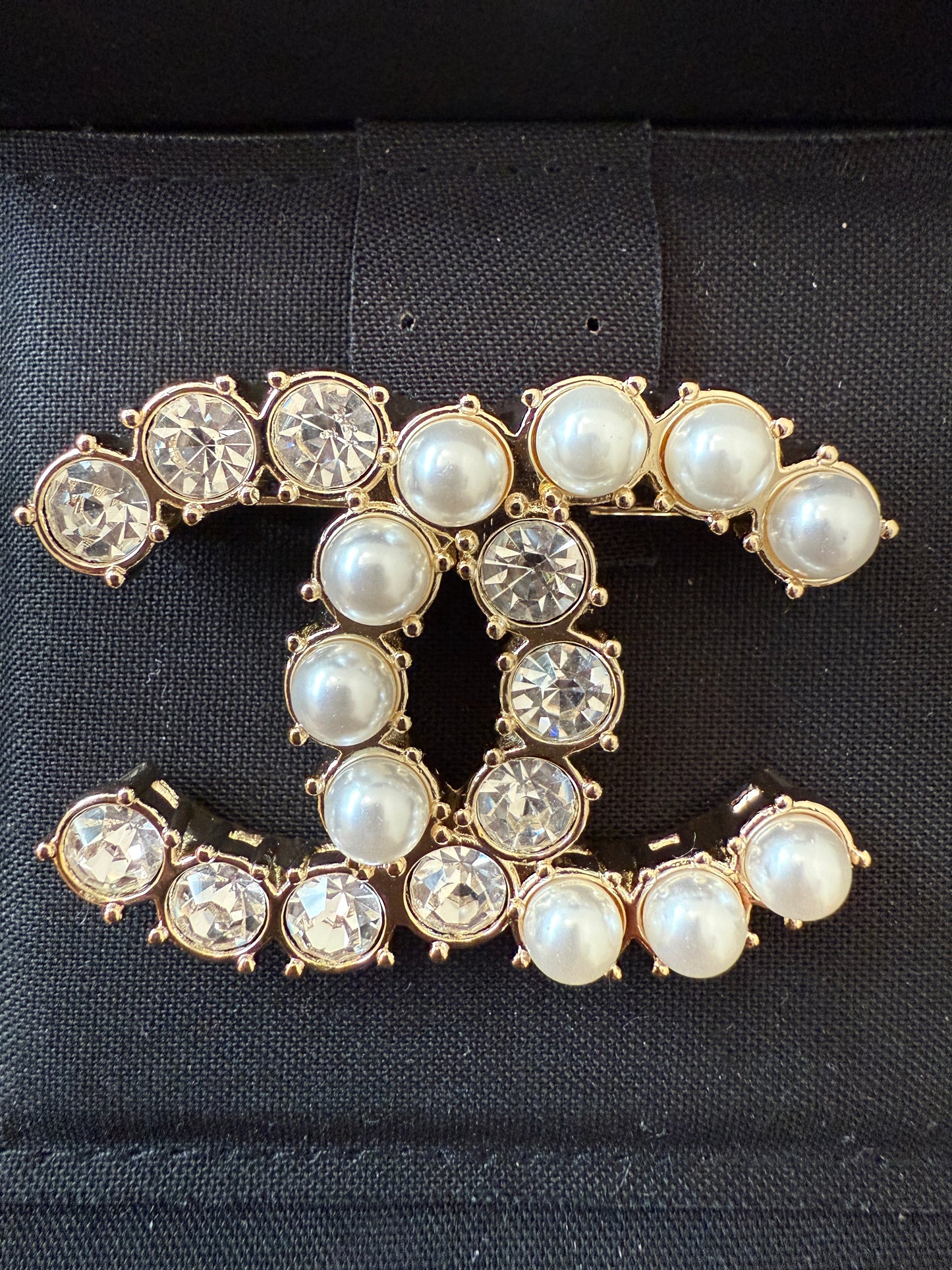 CHANEL 20B CLASSIC GOLD TONE LARGE BIG CC LOGO PEARL PEARLS CRYSTALS BROOCH PIN