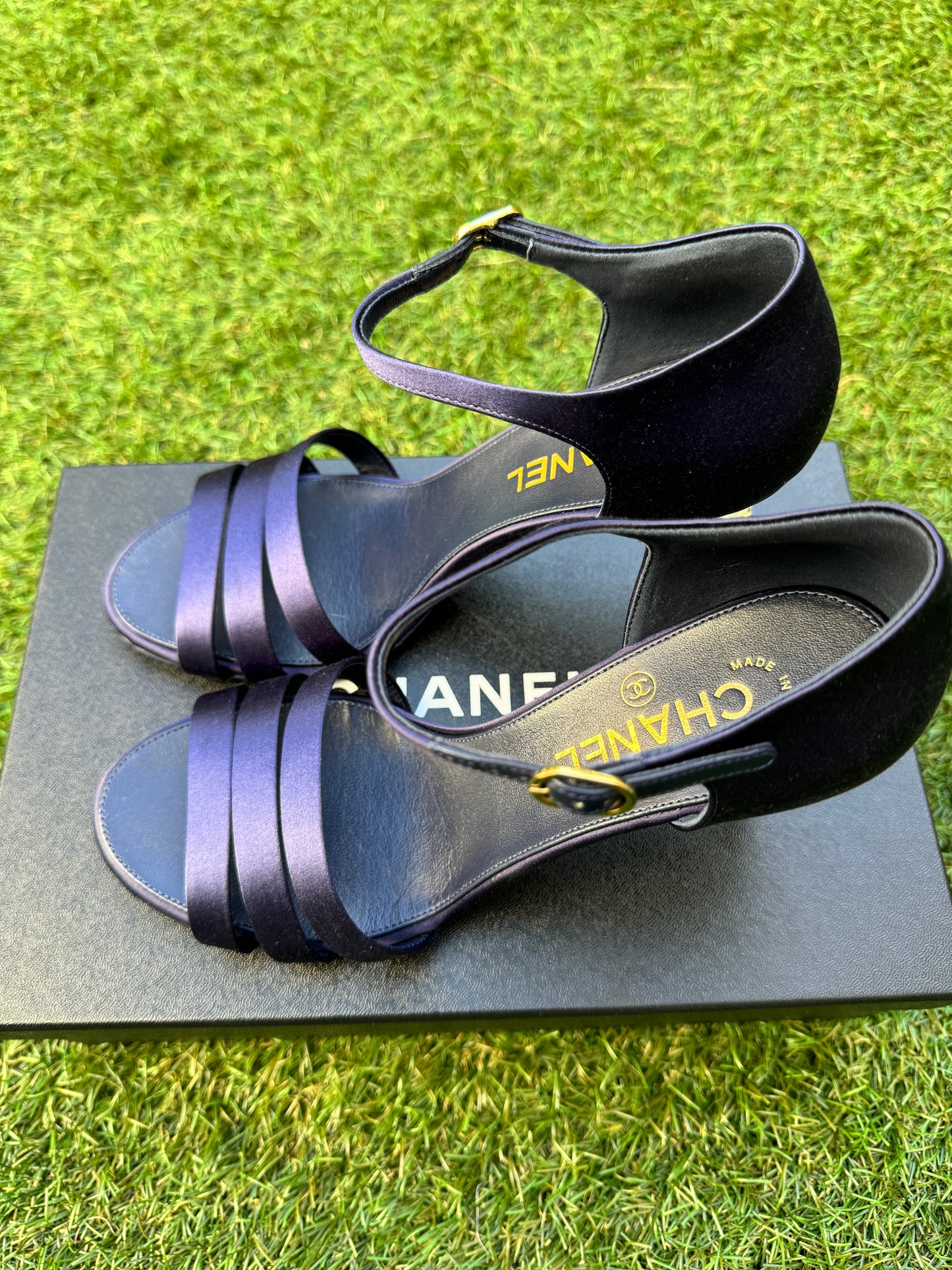 CHANEL BLUE PURPLE SATIN & LEATHER PEARL CC LOGO HEELS SANDALS SHOES STRAPPY