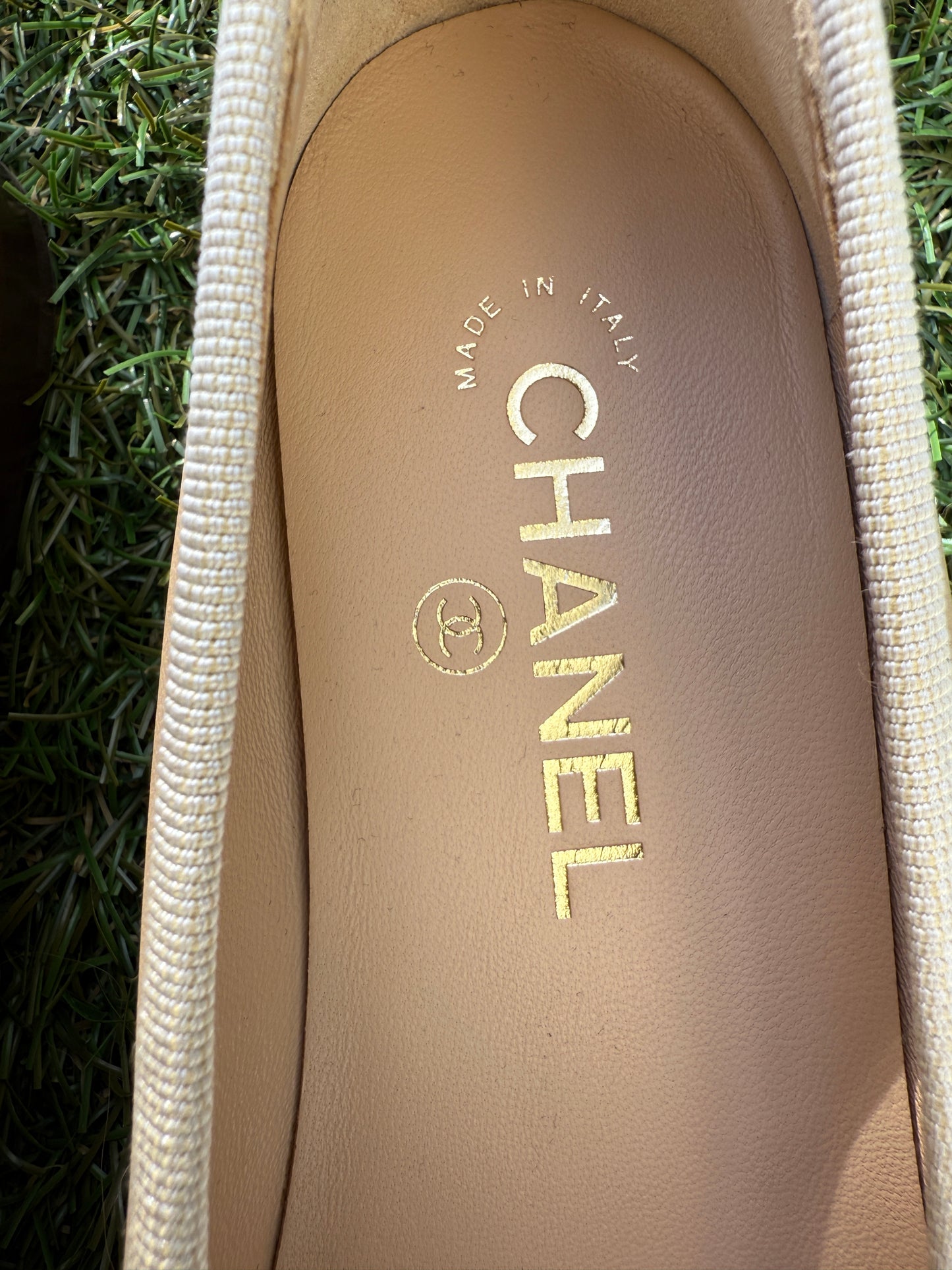 CHANEL CC LOGO BEIGE & BLACK LEATHER BALLET BALLERINA FLATS SHOES CLASSIC