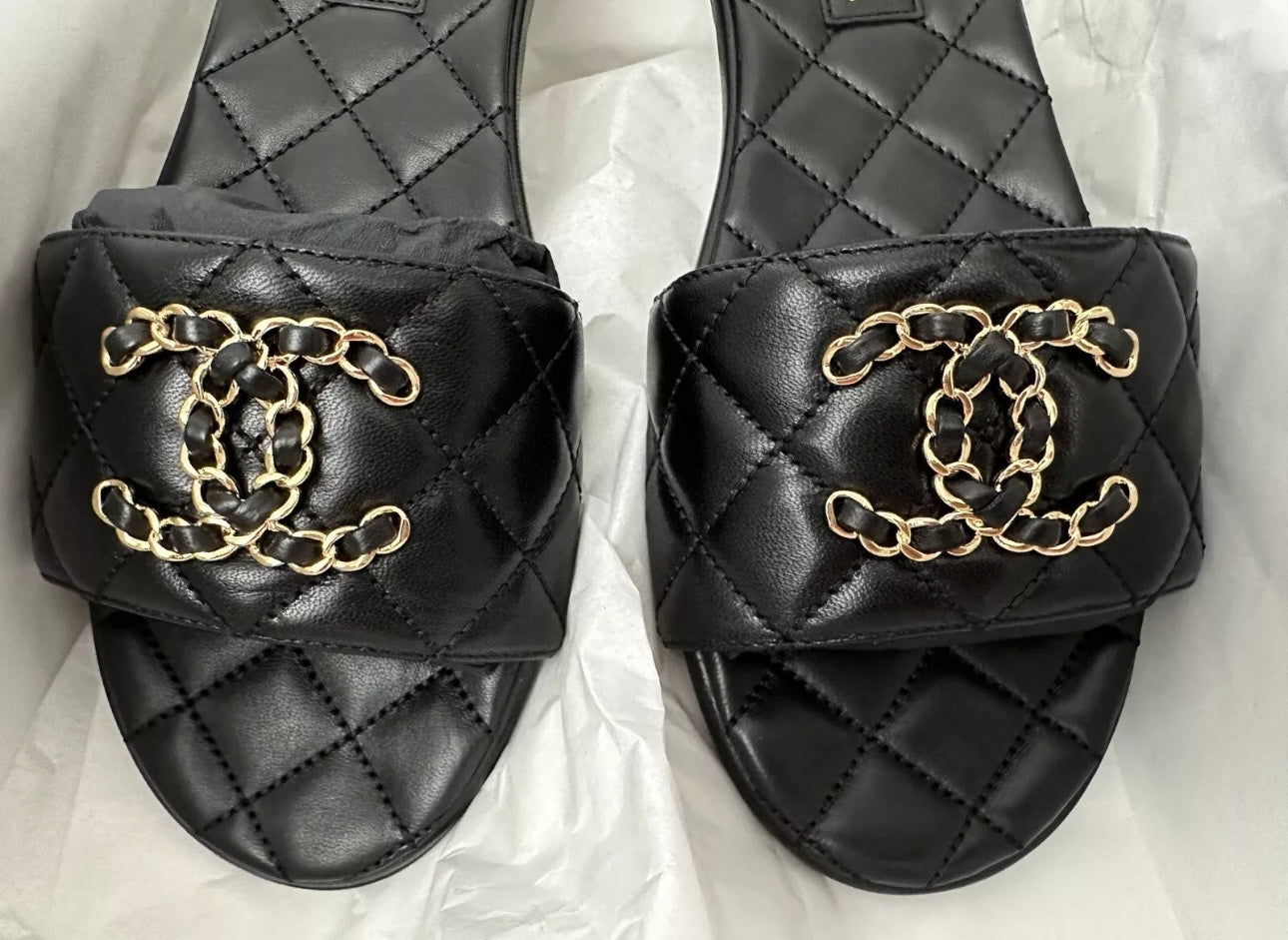 2023 CHANEL CC LOGO BLACK QUILTED LEATHER FLAT SHOES SLIDES MULES SANDALS