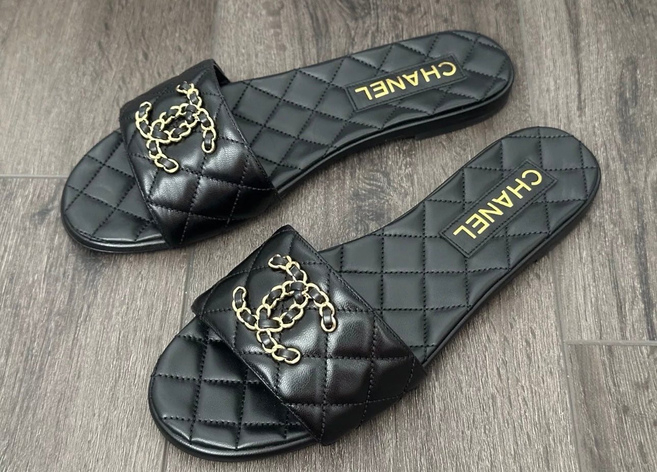 2023 CHANEL CC LOGO BLACK QUILTED LEATHER FLAT SHOES SLIDES MULES SANDALS