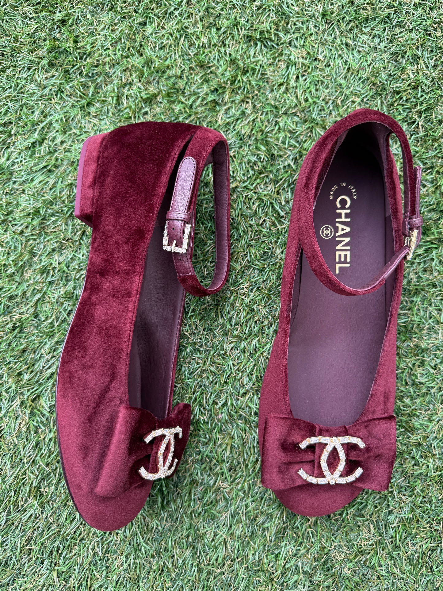 2024 CHANEL GOLD CC LOGO BURGUNDY VELVET BOW WITH CRYSTALS BALLET FLATS 40