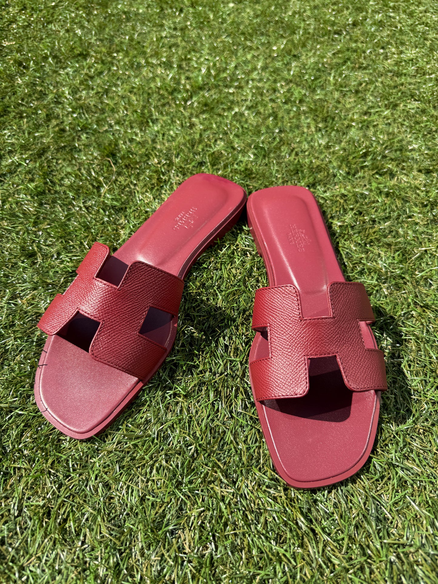 Hermes Oran Rouge H Epsom Leather Calfskin Cut Out Sandals Slides Flats