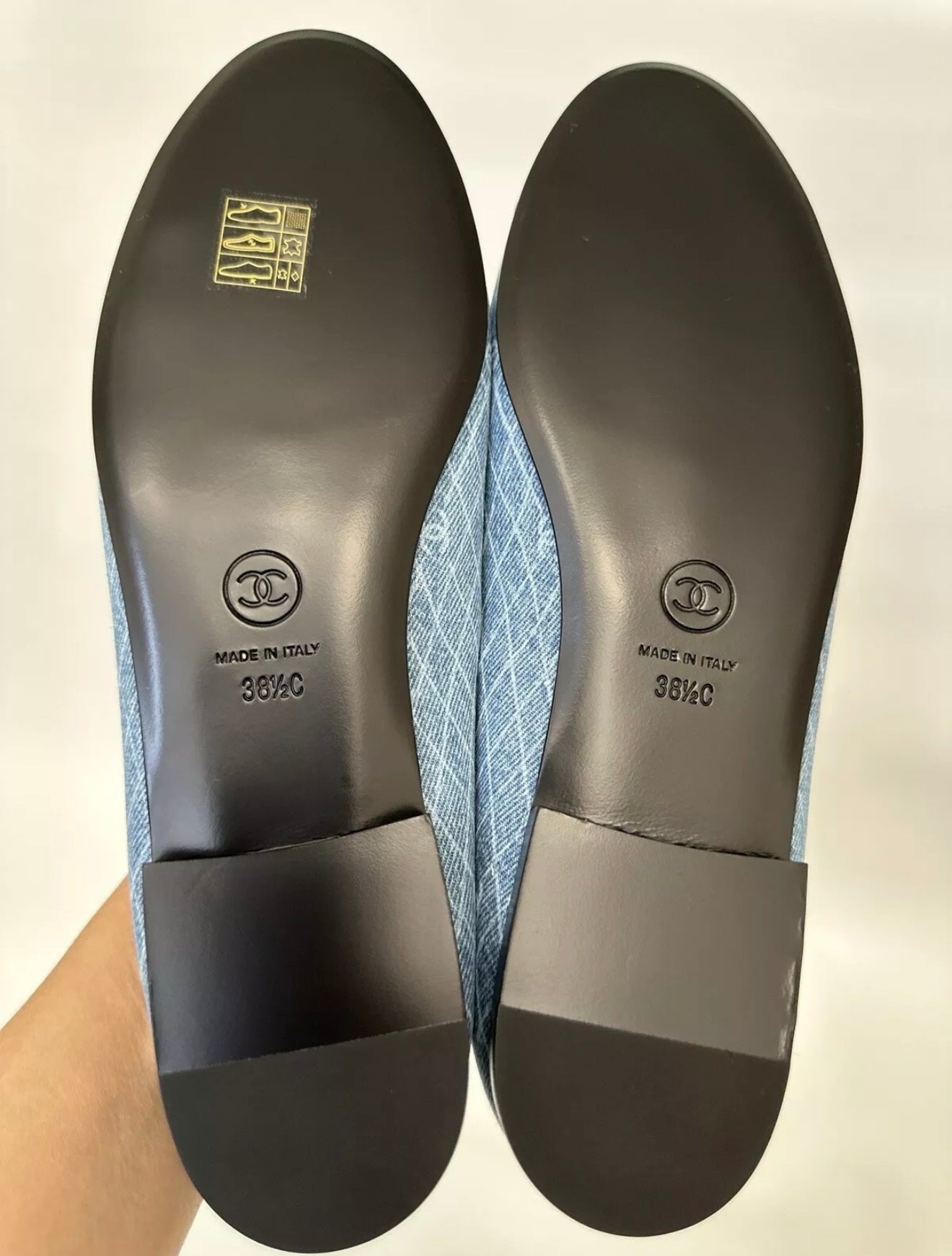 2024 CHANEL CC LOGO BLUE DENIM JEAN BALLET FLATS BLACK CAPTOE SHOES