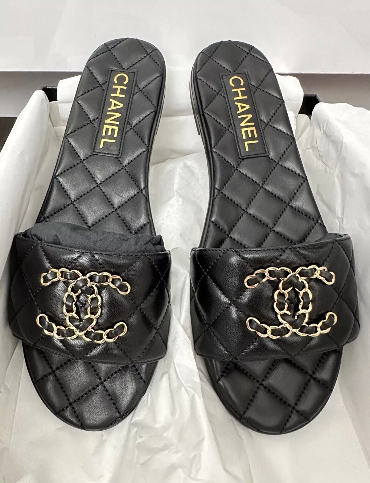 2023 CHANEL CC LOGO BLACK QUILTED LEATHER FLAT SHOES SLIDES MULES SANDALS