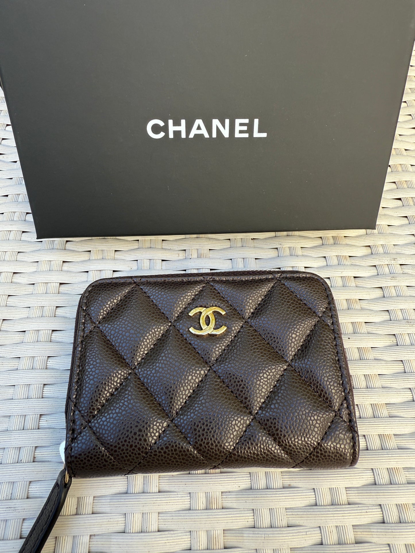 Chanel 25 Classic Zipped Zip Coin Purse Caviar Dark Brown Leather Wallet Marro