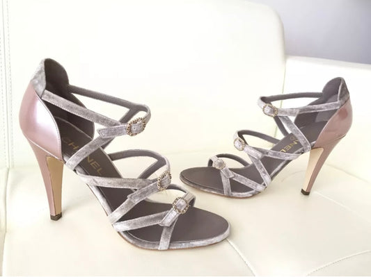CHANEL GRAY VELVET BALLET PINK PATENT LEATHER STRAPPY SANDAL BUCKLED BUCKLES PUPMS HEELS