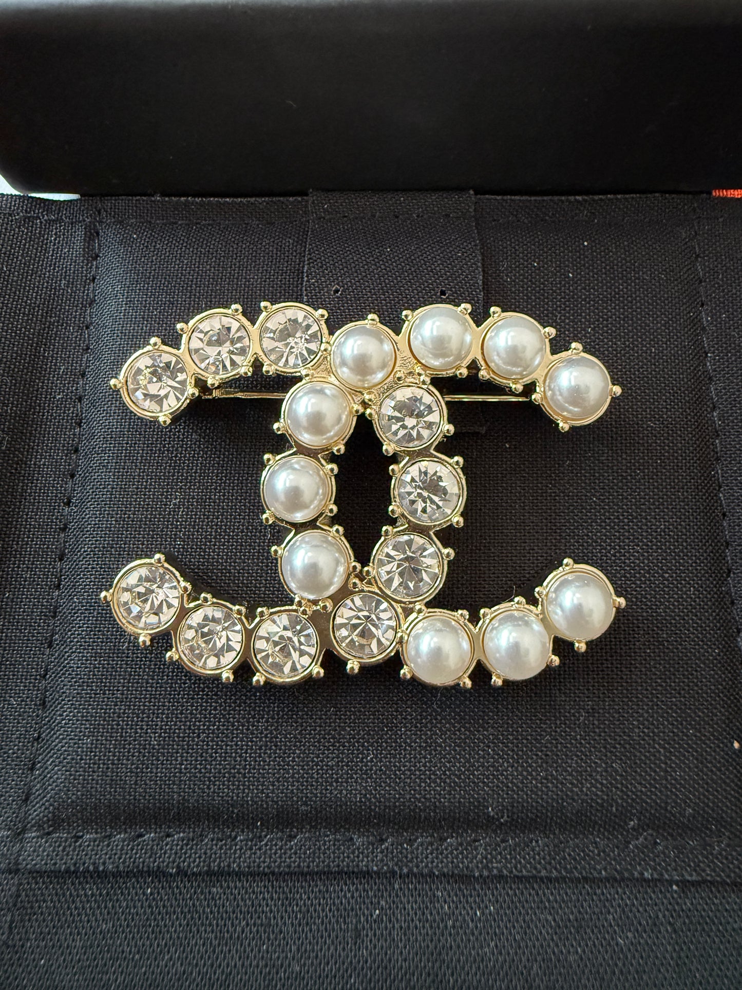 CHANEL 20B CLASSIC GOLD TONE LARGE BIG CC LOGO PEARL PEARLS CRYSTALS BROOCH PIN