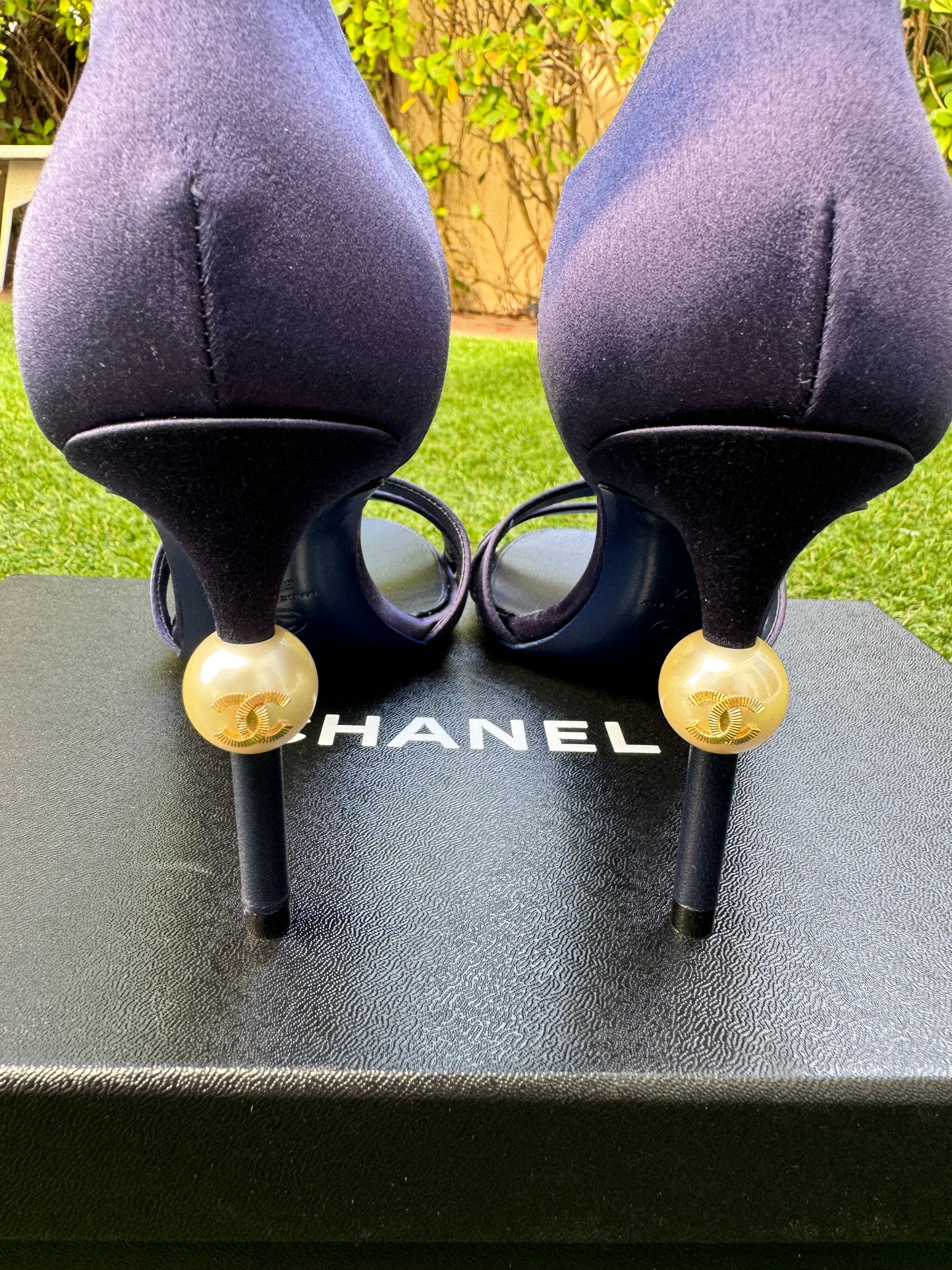 CHANEL BLUE PURPLE SATIN & LEATHER PEARL CC LOGO HEELS SANDALS SHOES STRAPPY