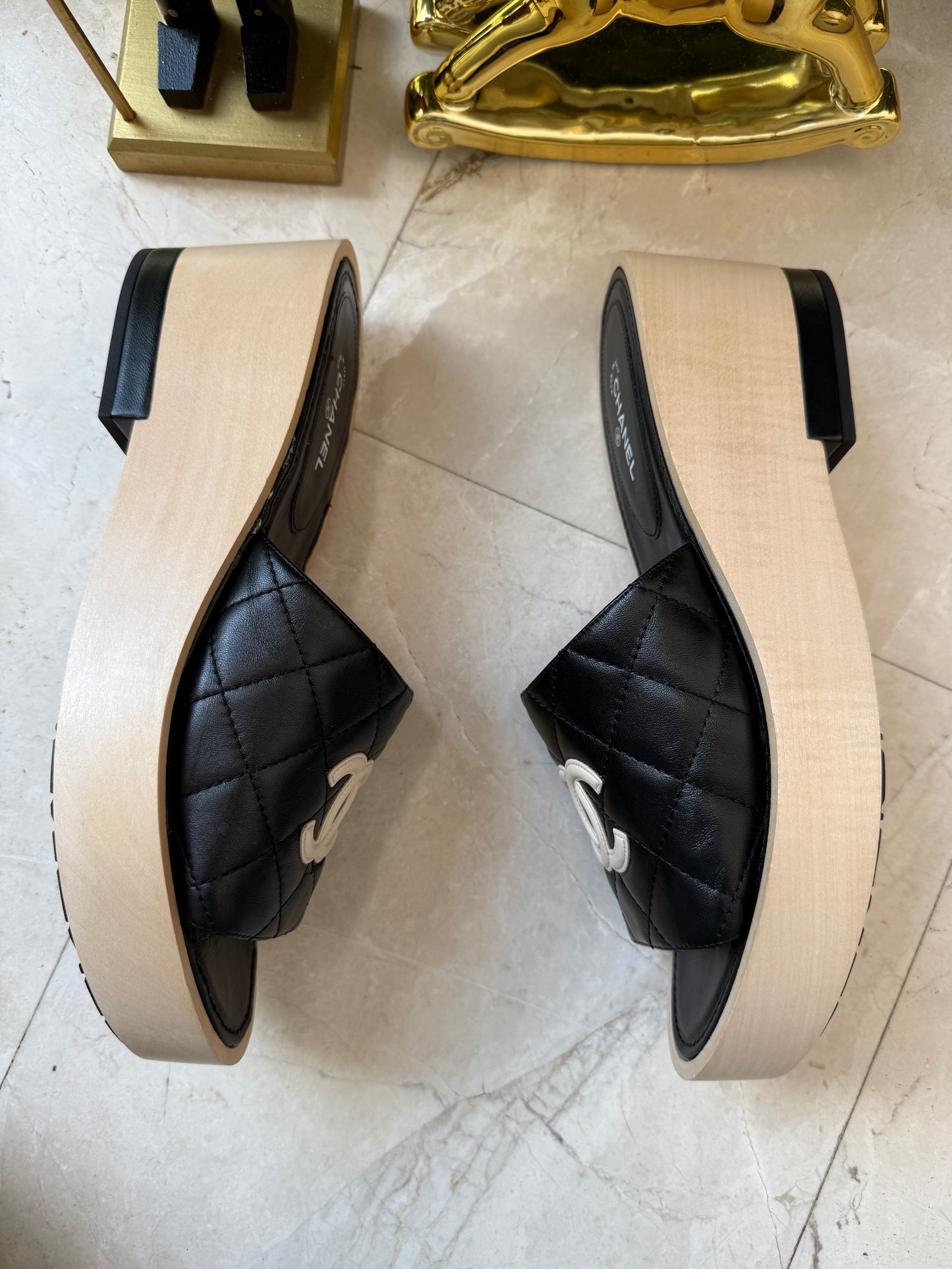 CHANEL BLACK WOODEN MULES IN LAMBSKIN LEATHER WITH CREAM CC LOGO DETAIL WEDGE SLIDES