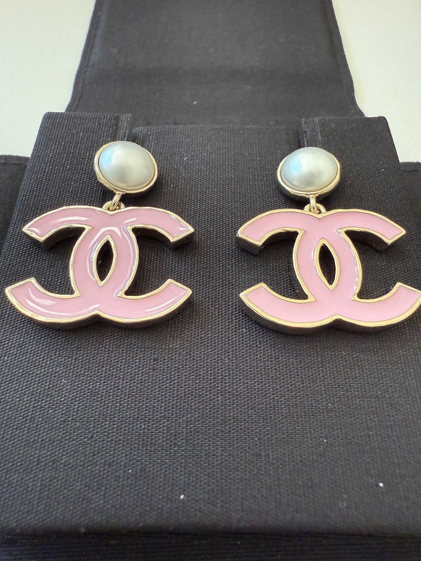 Chanel 25P CC Logo Pink Metal Resin Gold Tone Stud White Pearl Pendant Earrings