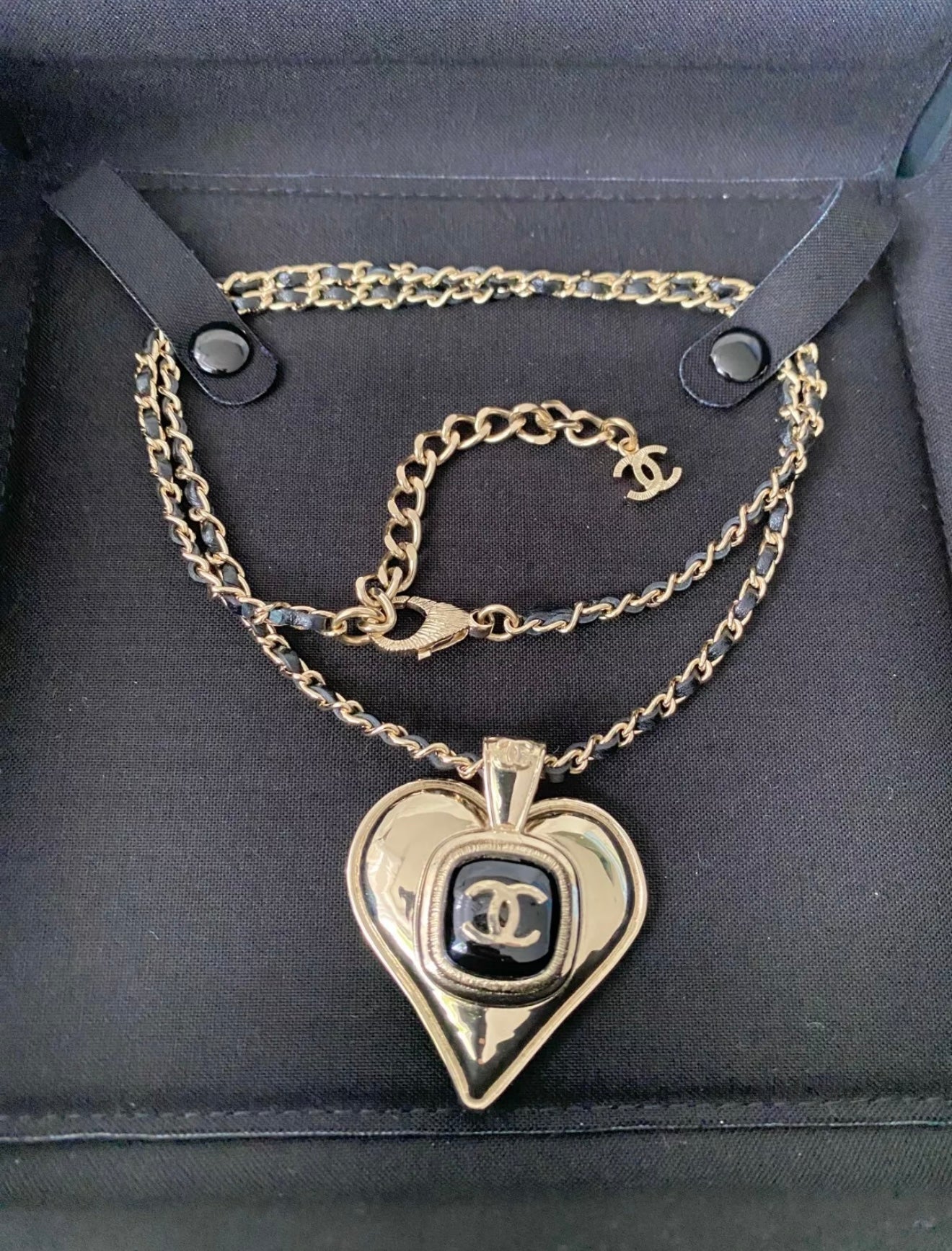 CHANEL 21K GOLD TONE LARGE HEART PENDANT CHARM BLACK INTERWOVEN CHAIN NECKLACE