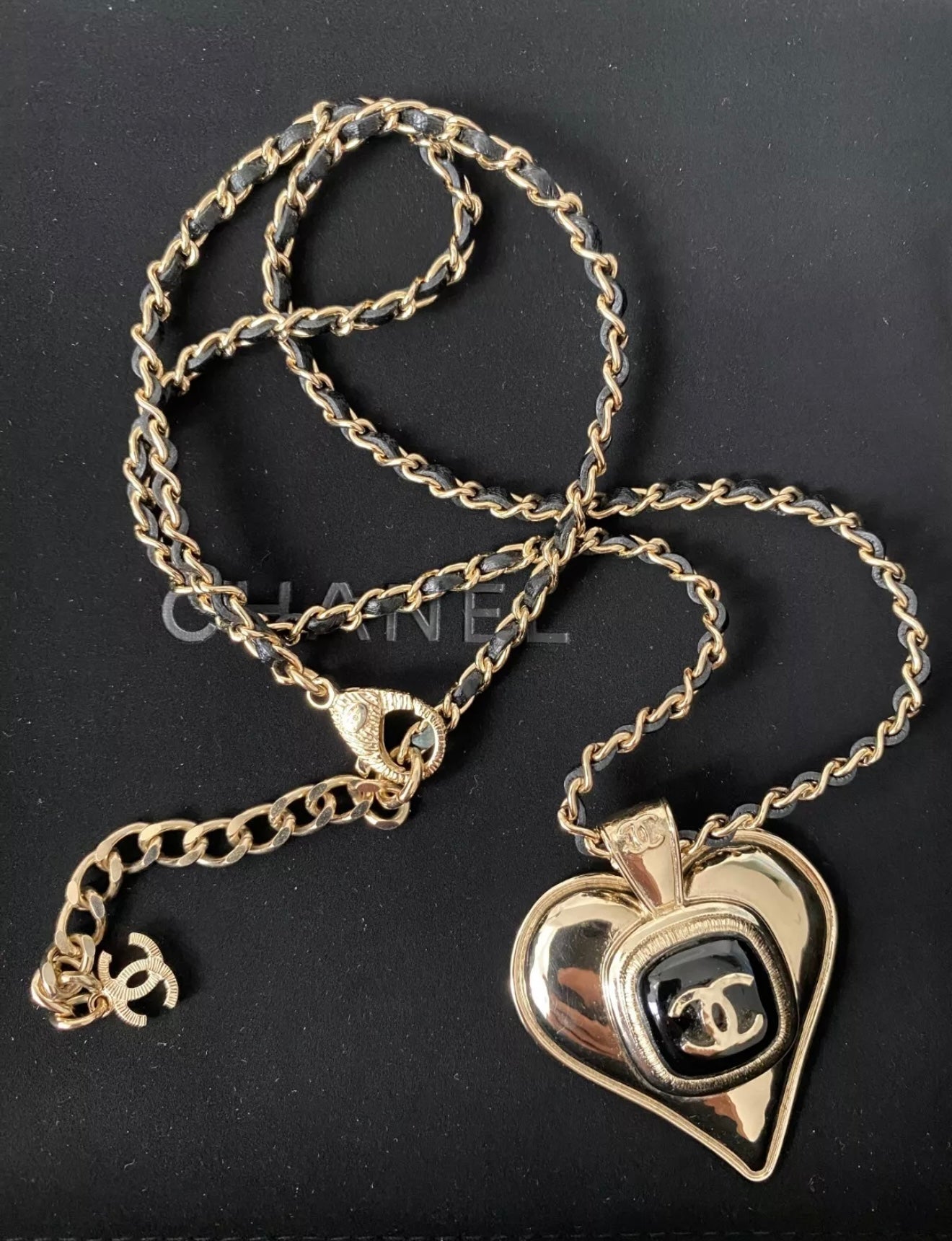 CHANEL 21K GOLD TONE LARGE HEART PENDANT CHARM BLACK INTERWOVEN CHAIN NECKLACE