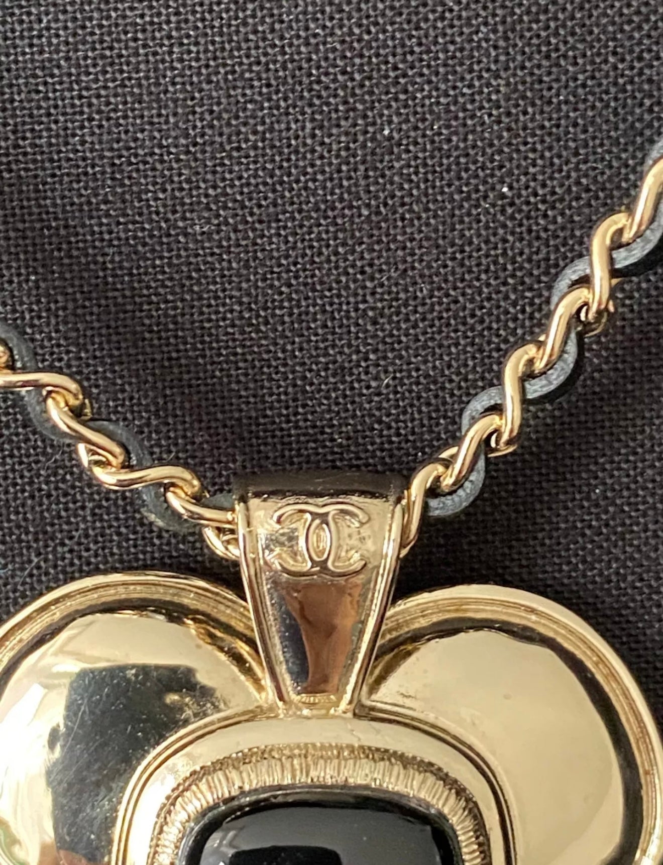 CHANEL 21K GOLD TONE LARGE HEART PENDANT CHARM BLACK INTERWOVEN CHAIN NECKLACE