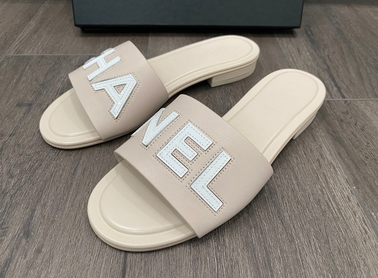 CHANEL CHA NEL LOGO BEIGE LEATHER FLAT SHOES SLIDES MULES Miami