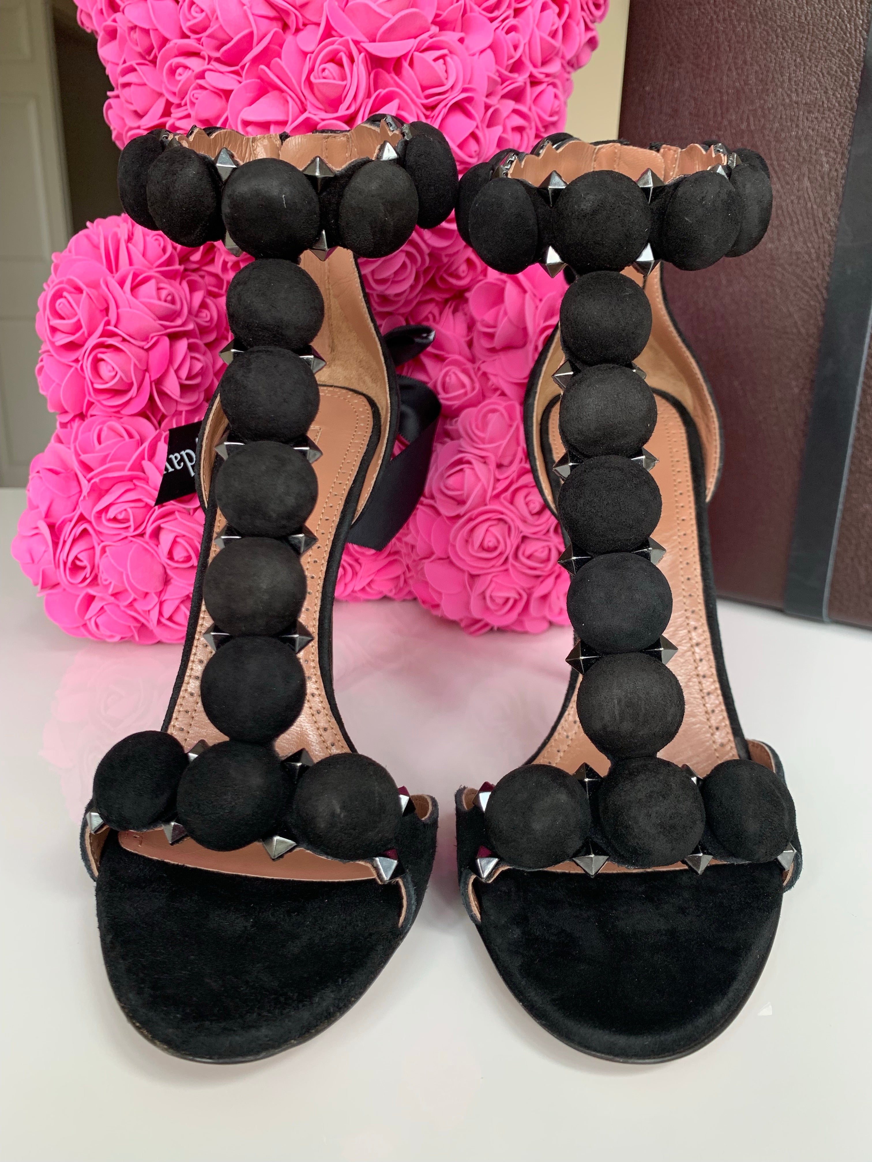 Alaia sales black sandals