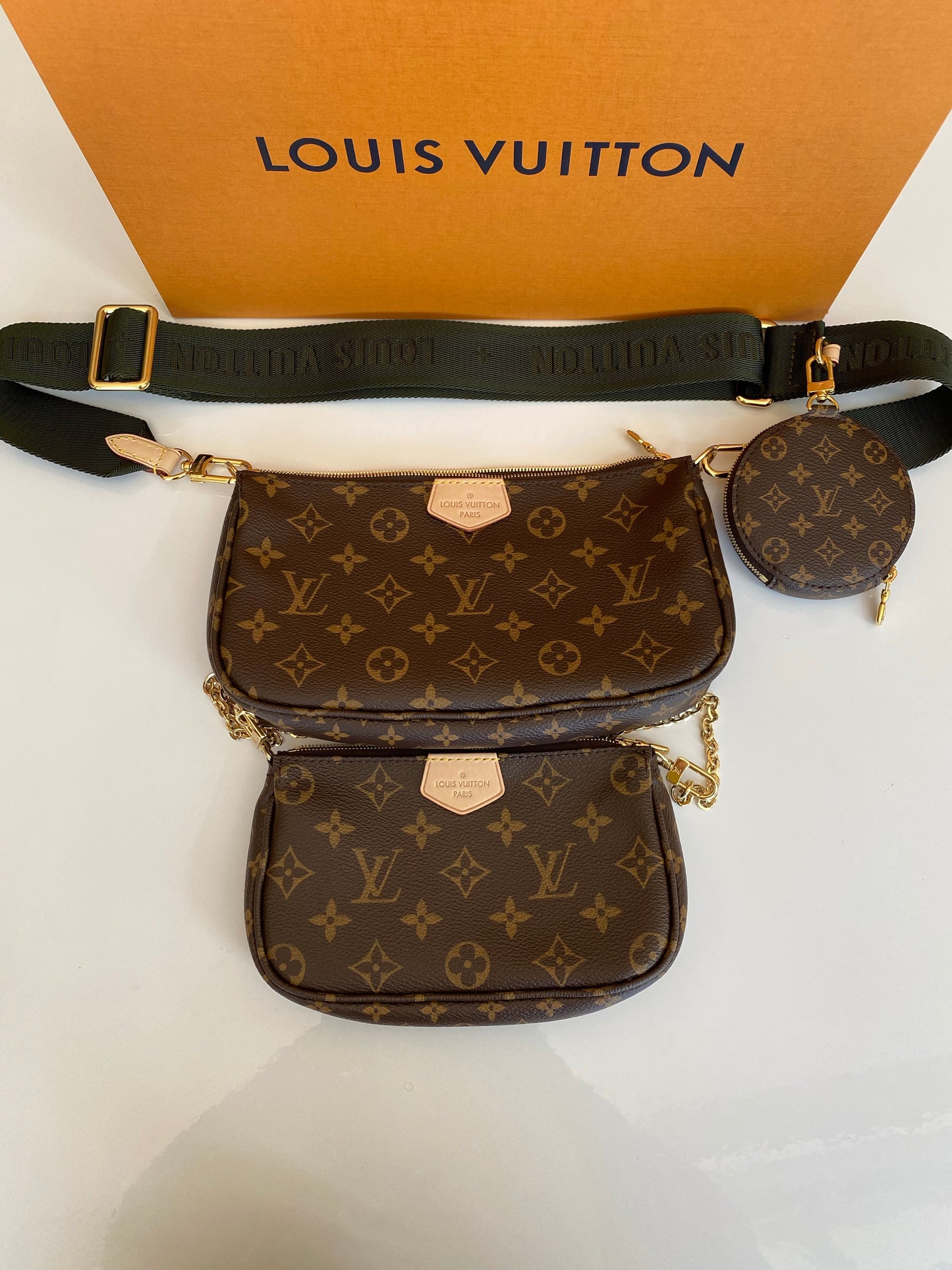 Pochette a4 vinyl bag Louis Vuitton Brown in Vinyl - 37128328