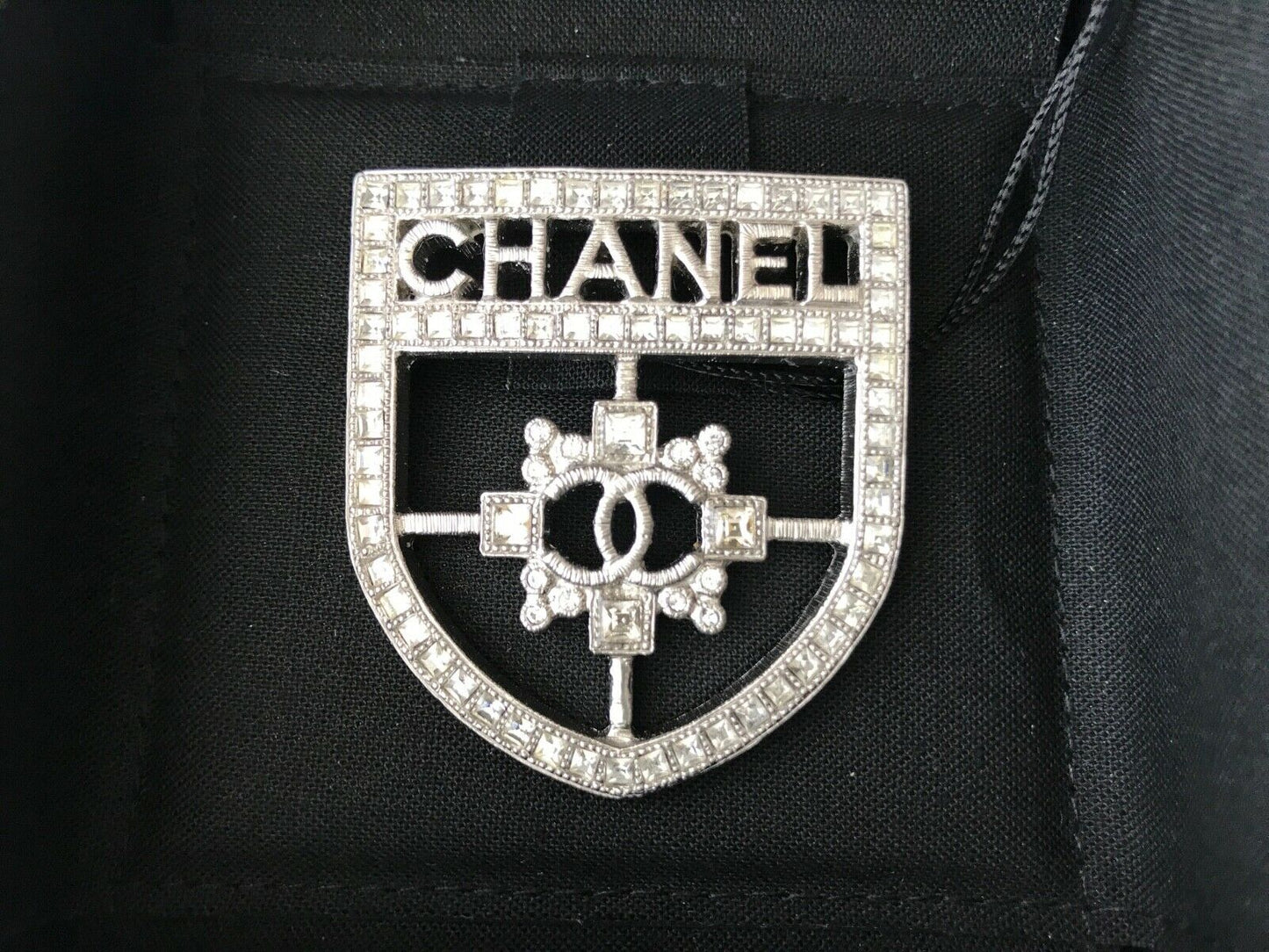 CHANEL 2015 B15 LARGE CLASSIC CREST SHIELD ARMOR BADGE BROOCH SILVER CRYSTALS PIN